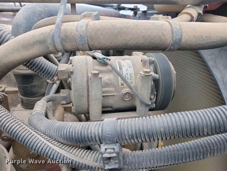 image for item NV9811 2003 Freightliner FLD semi truck