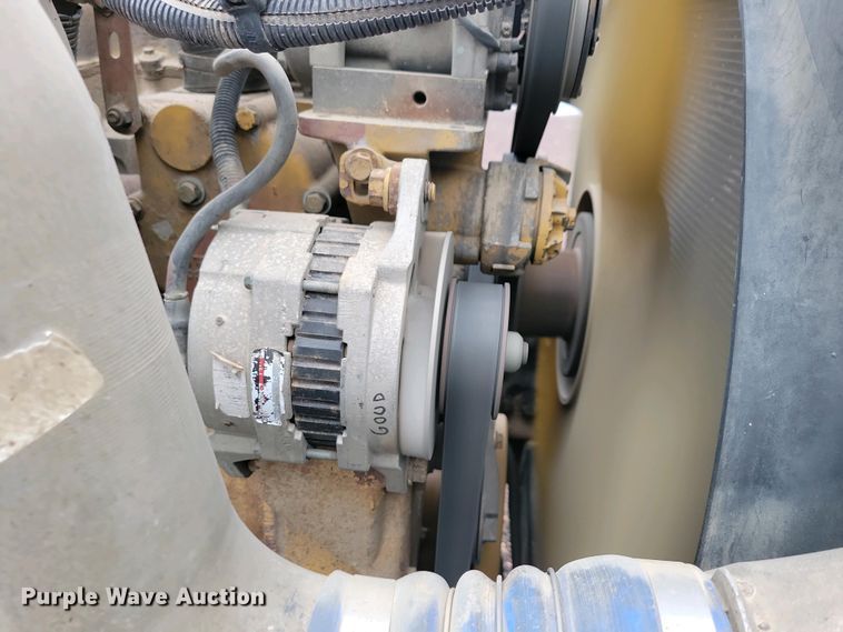 image for item NV9811 2003 Freightliner FLD semi truck