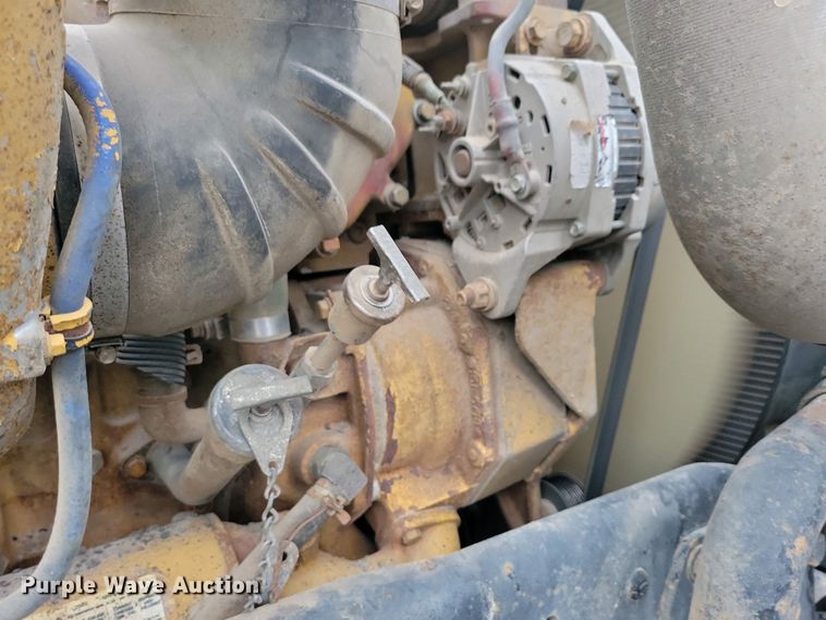 image for item NV9811 2003 Freightliner FLD semi truck