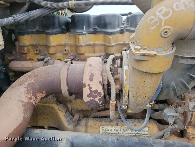 image for item NV9811 2003 Freightliner FLD semi truck