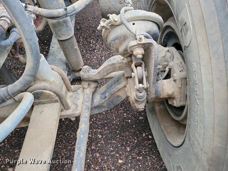 image for item NV9811 2003 Freightliner FLD semi truck