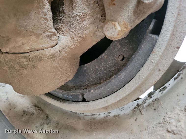 image for item NV9811 2003 Freightliner FLD semi truck