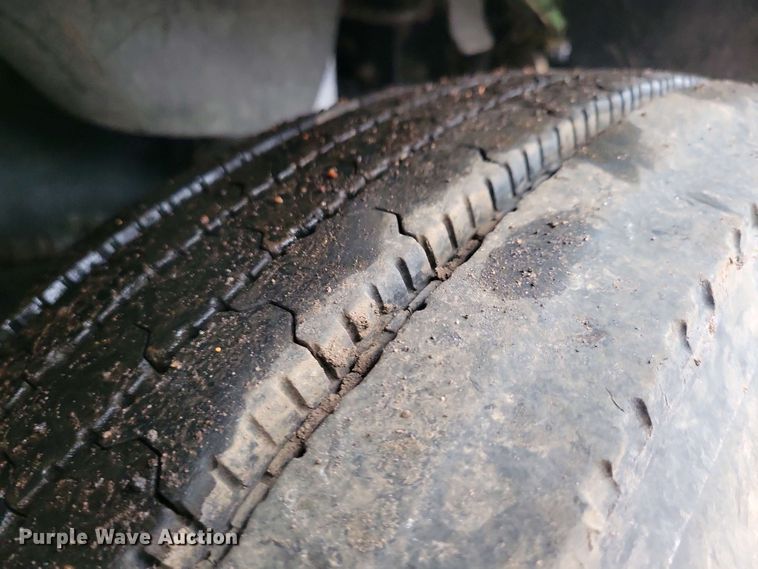 image for item NV9811 2003 Freightliner FLD semi truck