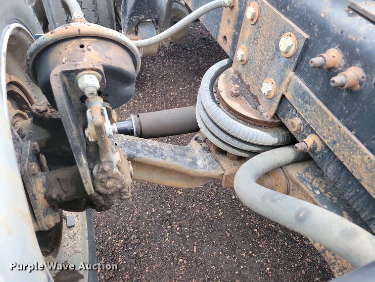 image for item NV9811 2003 Freightliner FLD semi truck