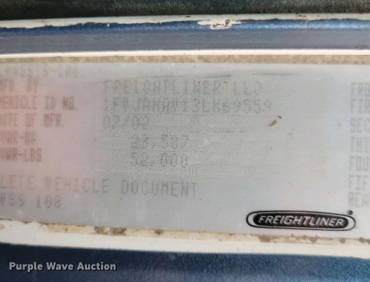 image for item NV9811 2003 Freightliner FLD semi truck