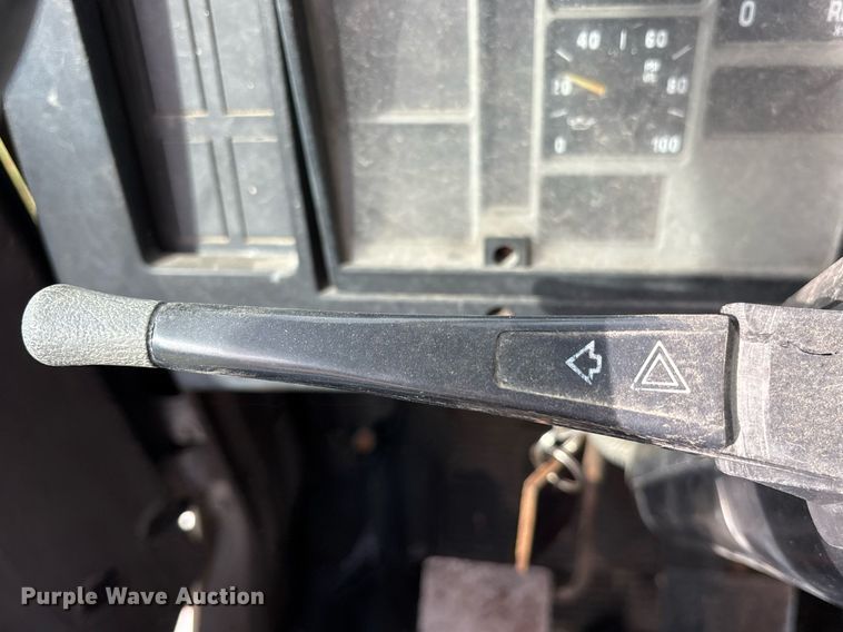 image for item OB9615 1993 International 4700 flatbed truck