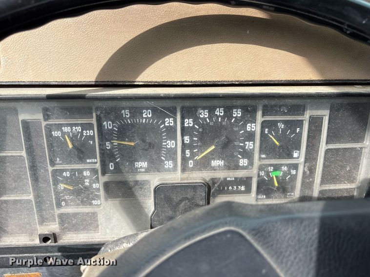 image for item OB9615 1993 International 4700 flatbed truck