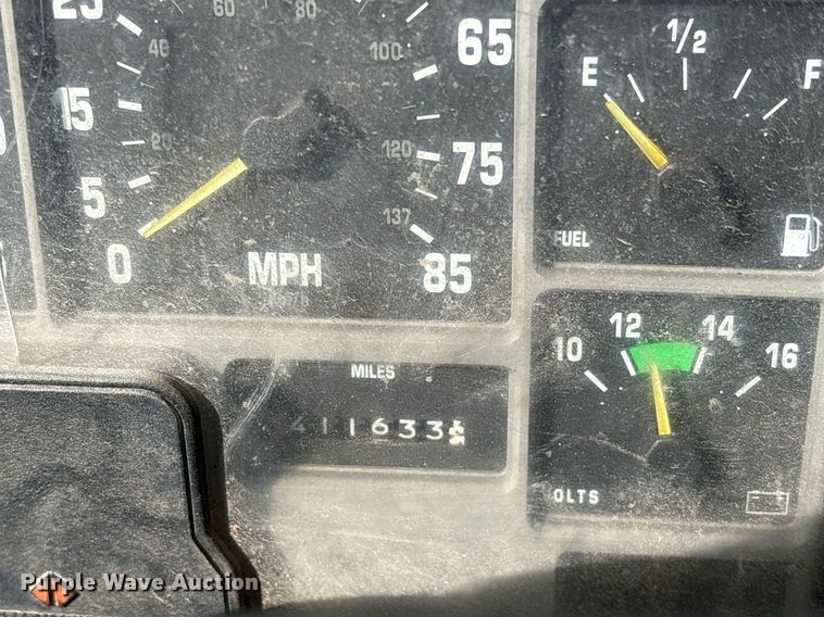 image for item OB9615 1993 International 4700 flatbed truck