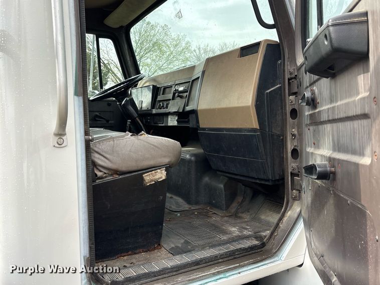 image for item OB9615 1993 International 4700 flatbed truck