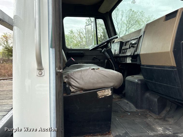 image for item OB9615 1993 International 4700 flatbed truck