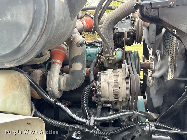 image for item OB9615 1993 International 4700 flatbed truck