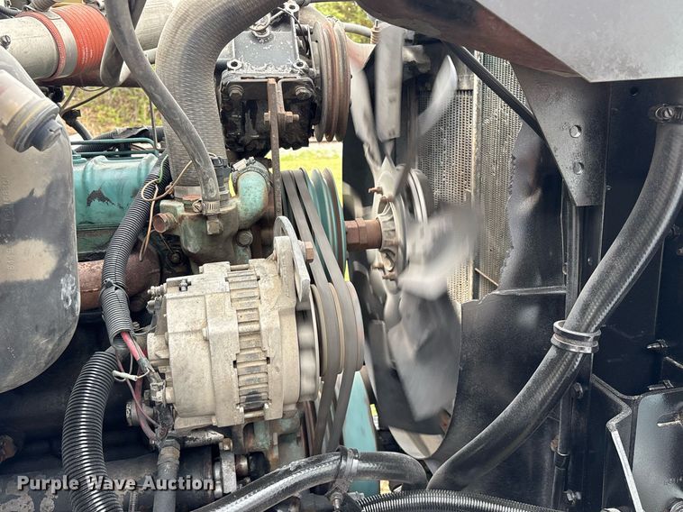 image for item OB9615 1993 International 4700 flatbed truck