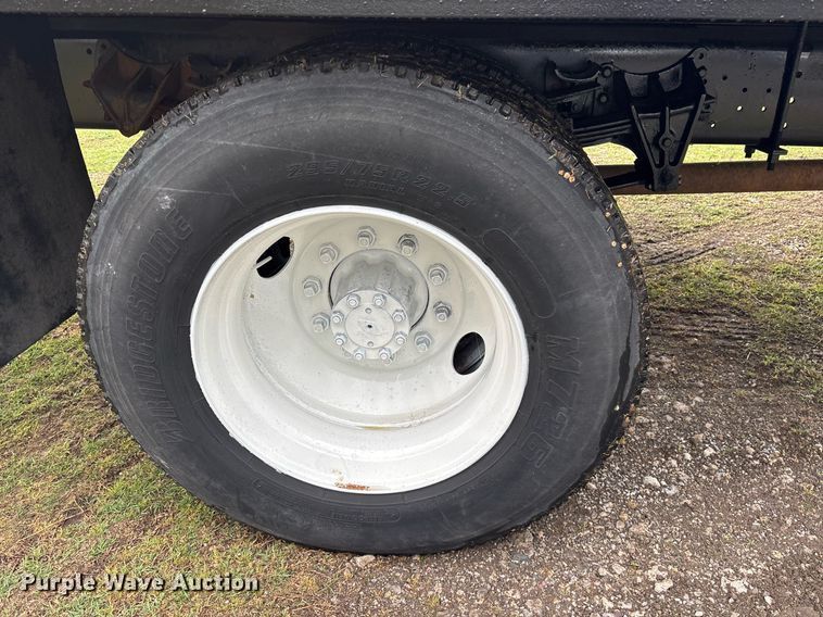 image for item OB9615 1993 International 4700 flatbed truck