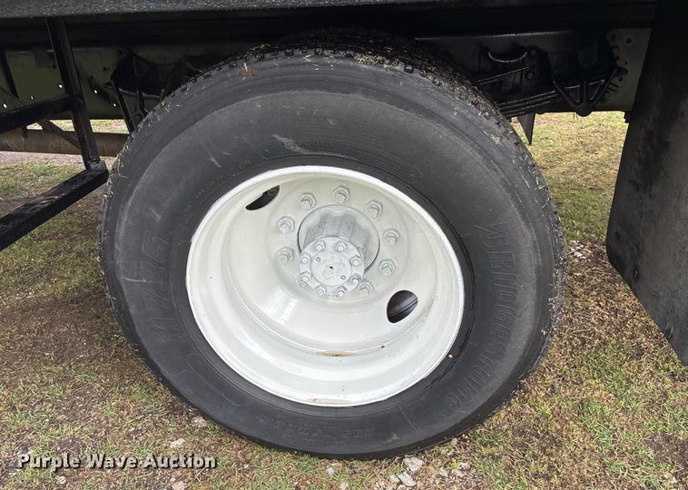 image for item OB9615 1993 International 4700 flatbed truck