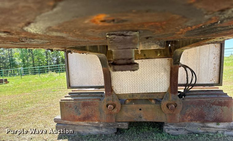 image for item OB9672 1989 Talbert TDW-30-SRG lowboy equipment trailer