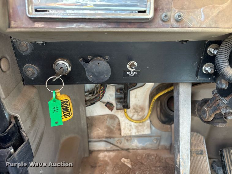 image for item OB9673 2007 International 5900i SFA winch truck