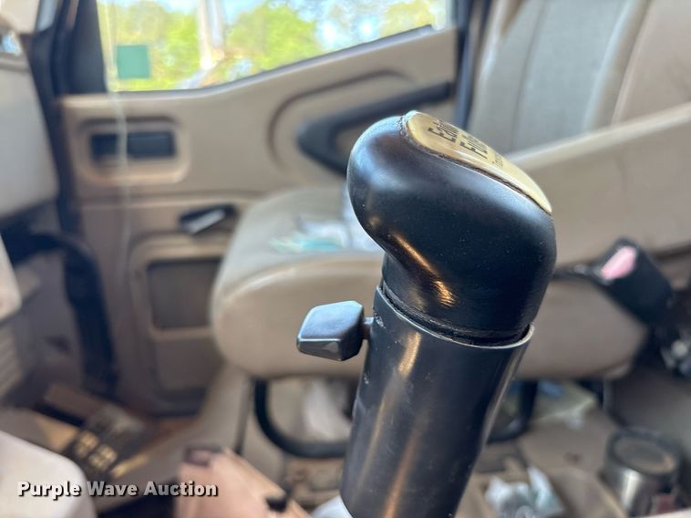 image for item OB9673 2007 International 5900i SFA winch truck