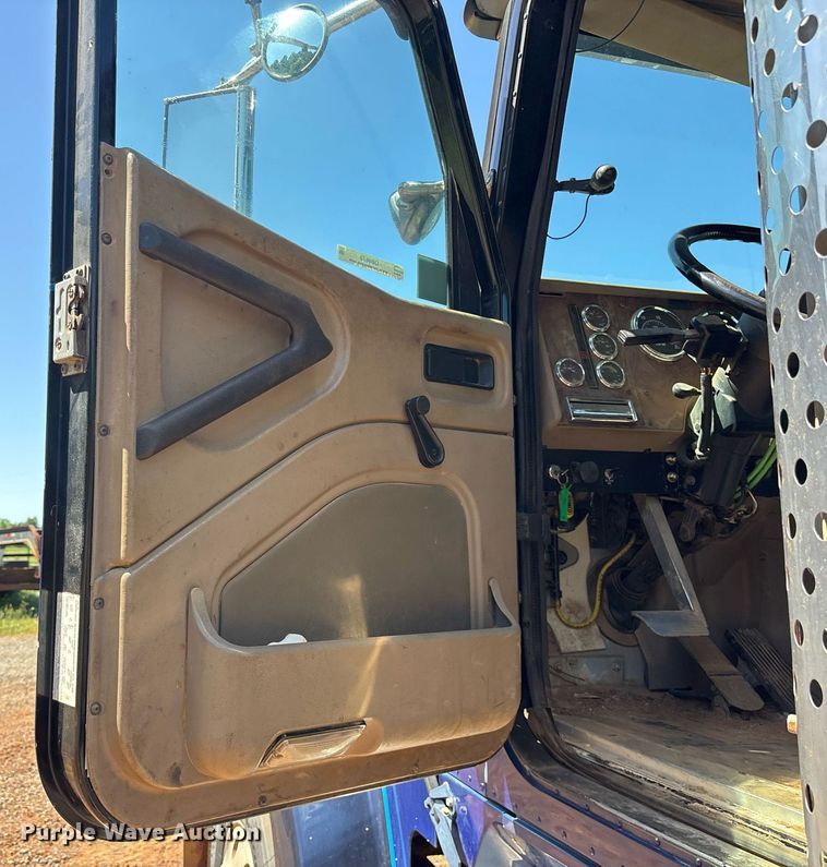 image for item OB9673 2007 International 5900i SFA winch truck