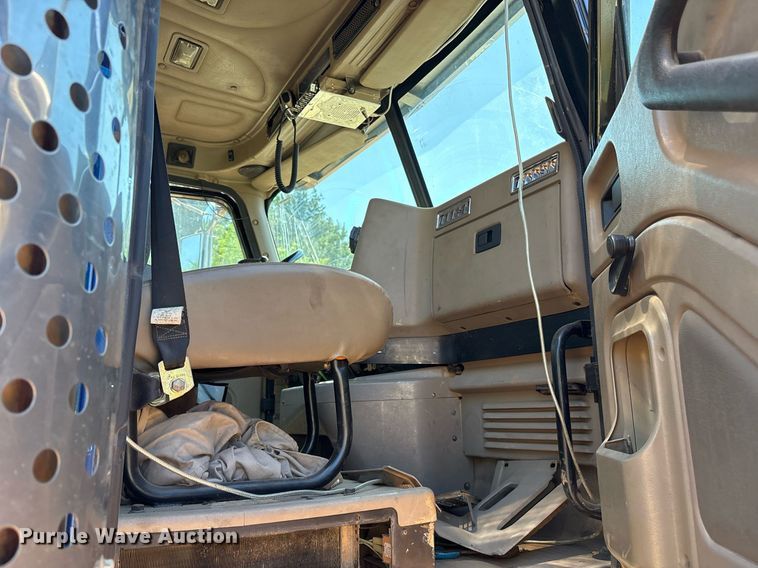 image for item OB9673 2007 International 5900i SFA winch truck