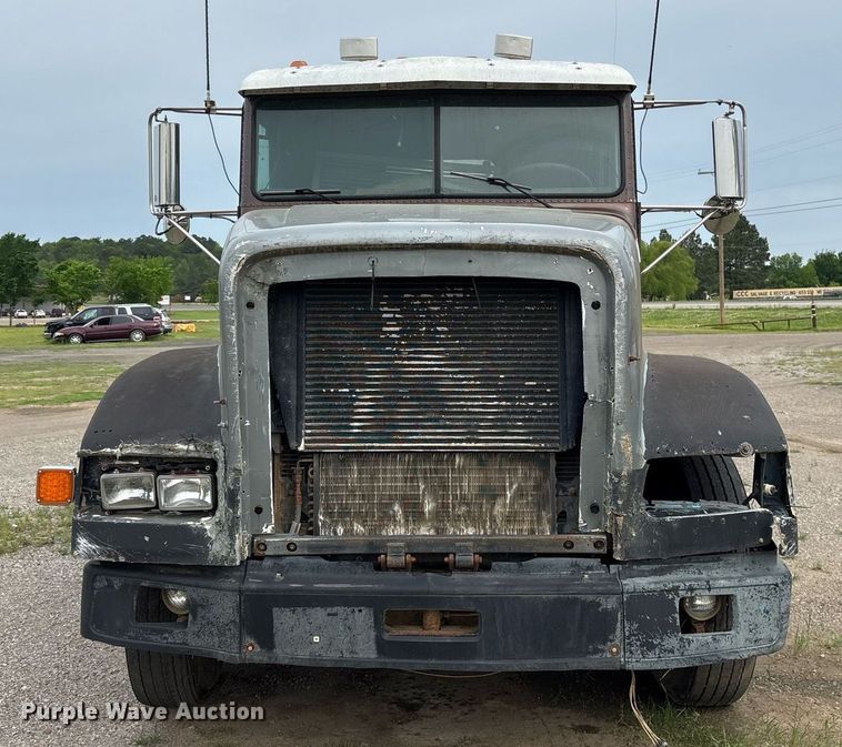 image for item OB9679 1991 Freightliner Conventional semi truck