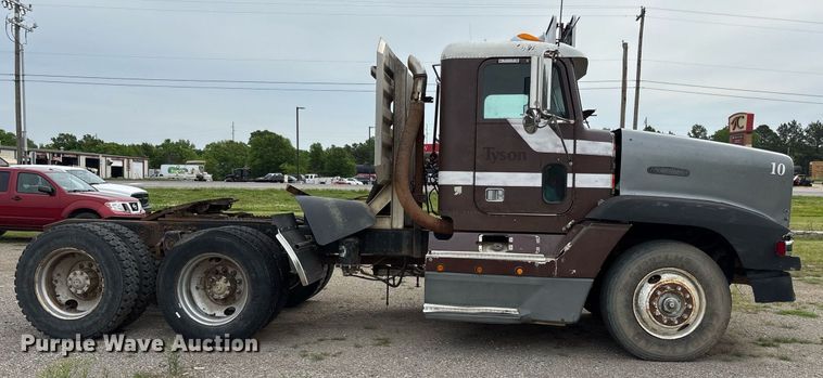 image for item OB9679 1991 Freightliner Conventional semi truck