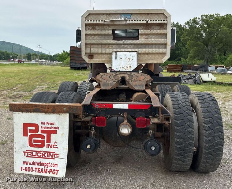 image for item OB9679 1991 Freightliner Conventional semi truck