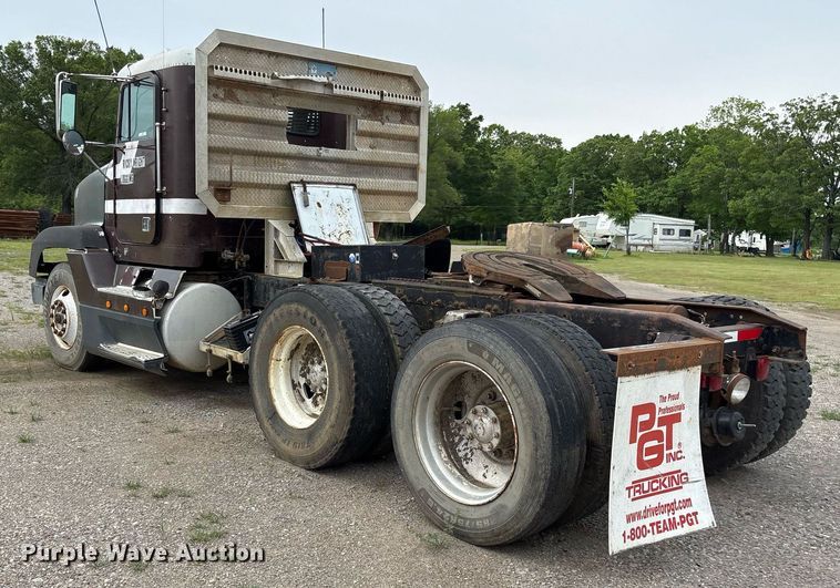 image for item OB9679 1991 Freightliner Conventional semi truck