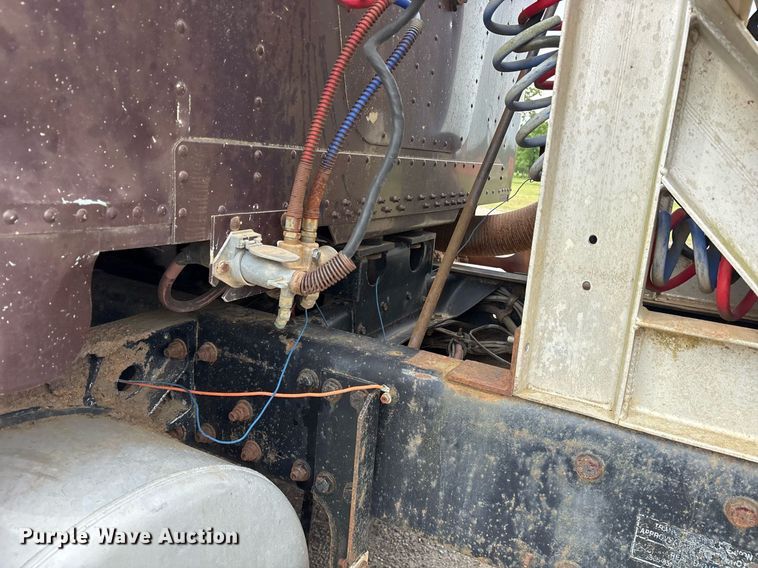 image for item OB9679 1991 Freightliner Conventional semi truck