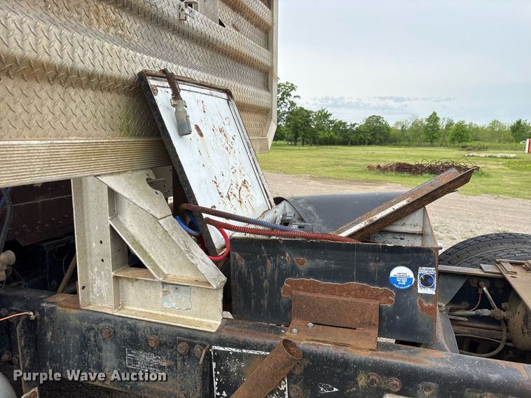 image for item OB9679 1991 Freightliner Conventional semi truck