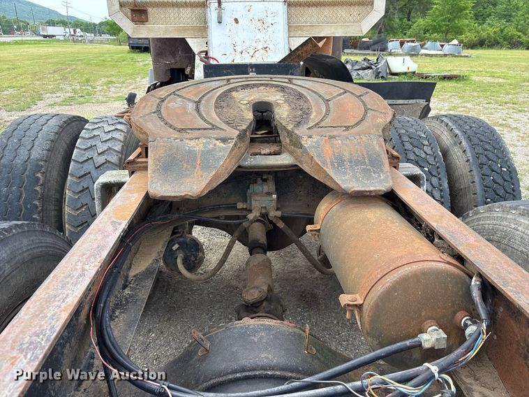 image for item OB9679 1991 Freightliner Conventional semi truck