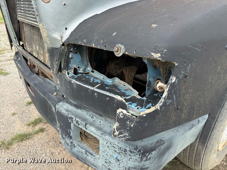 image for item OB9679 1991 Freightliner Conventional semi truck