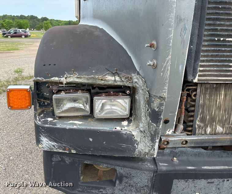 image for item OB9679 1991 Freightliner Conventional semi truck