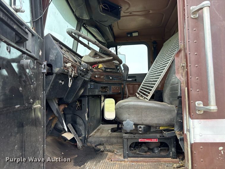 image for item OB9679 1991 Freightliner Conventional semi truck