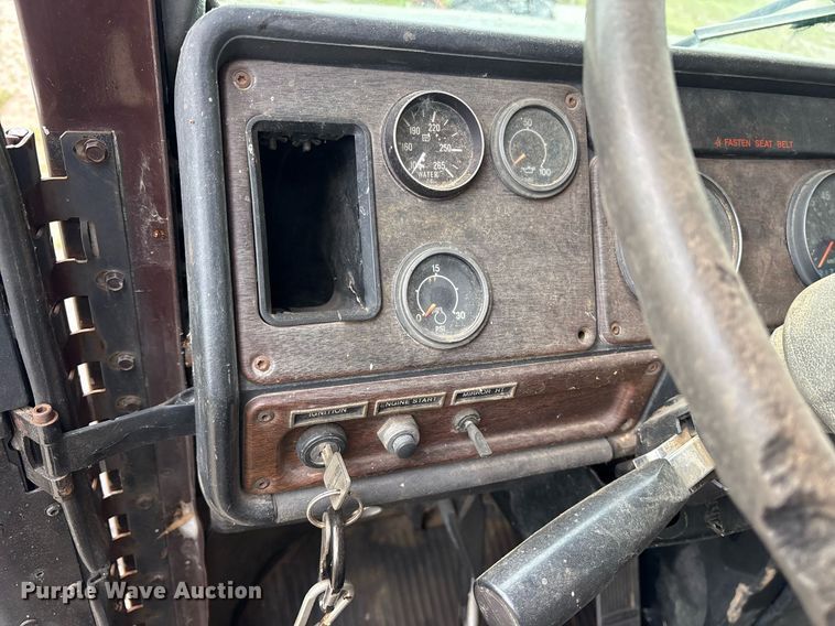 image for item OB9679 1991 Freightliner Conventional semi truck