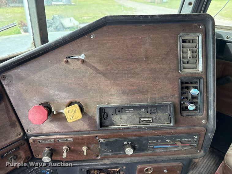 image for item OB9679 1991 Freightliner Conventional semi truck