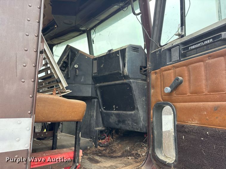 image for item OB9679 1991 Freightliner Conventional semi truck