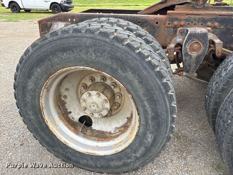 image for item OB9679 1991 Freightliner Conventional semi truck