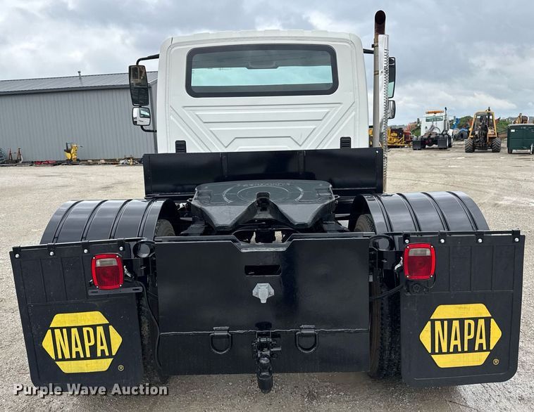 image for item OG9956 2009 International 4300 semi truck