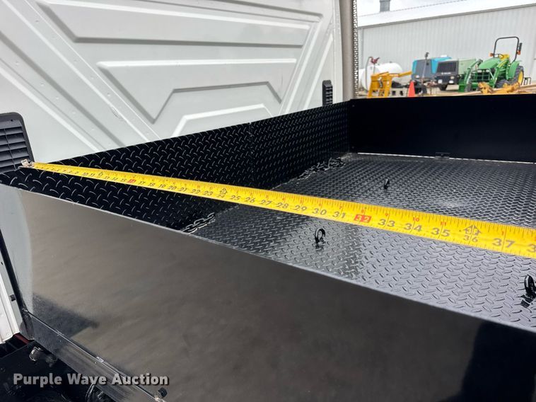 image for item OG9956 2009 International 4300 semi truck