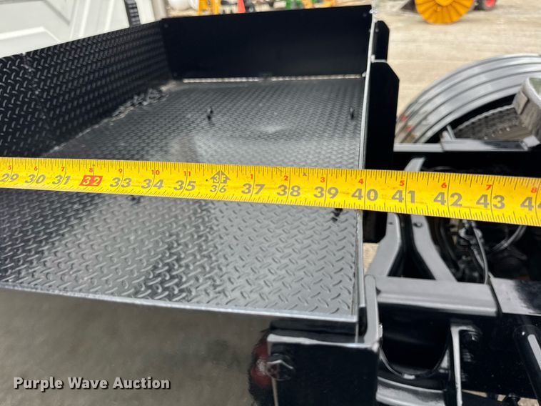 image for item OG9956 2009 International 4300 semi truck