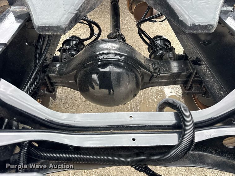 image for item OG9956 2009 International 4300 semi truck