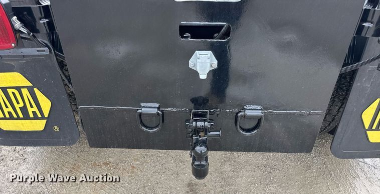 image for item OG9956 2009 International 4300 semi truck