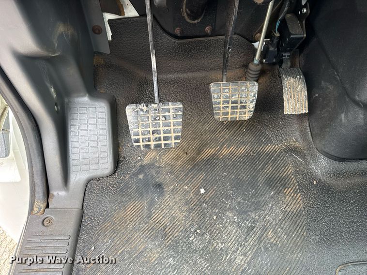 image for item OG9956 2009 International 4300 semi truck