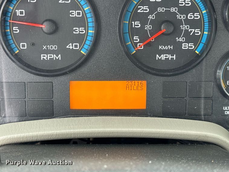 image for item OG9956 2009 International 4300 semi truck