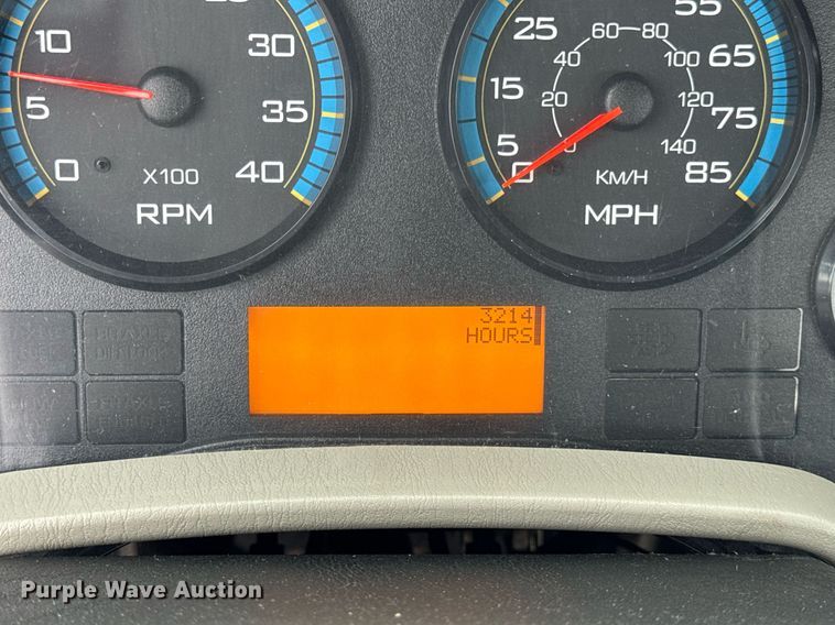 image for item OG9956 2009 International 4300 semi truck