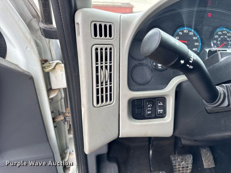 image for item OG9956 2009 International 4300 semi truck