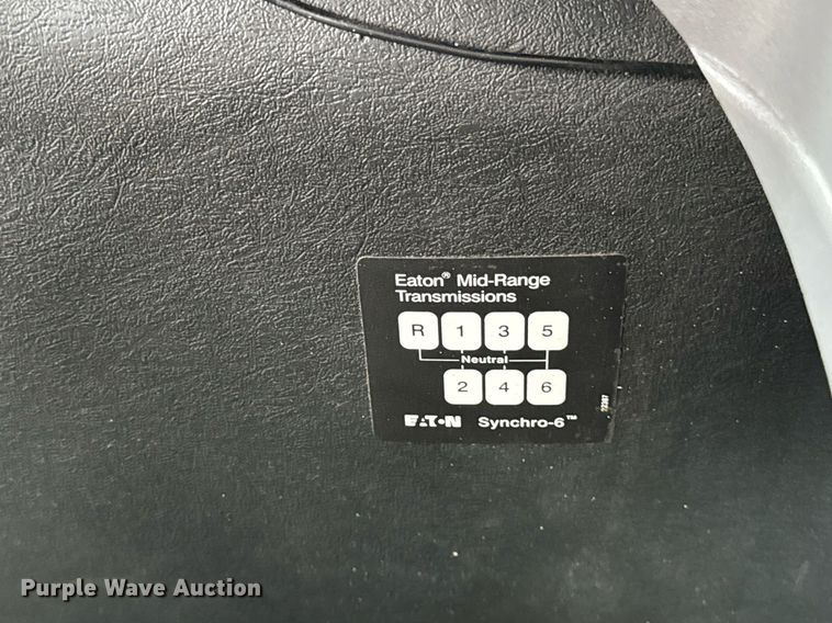 image for item OG9956 2009 International 4300 semi truck