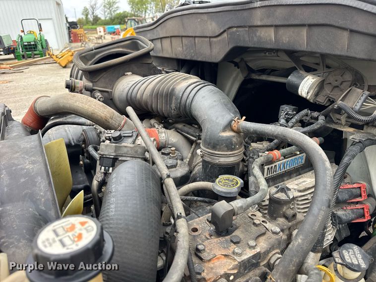 image for item OG9956 2009 International 4300 semi truck