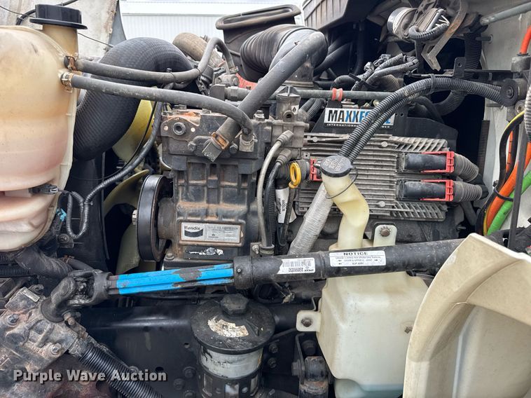 image for item OG9956 2009 International 4300 semi truck