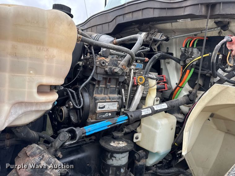 image for item OG9956 2009 International 4300 semi truck